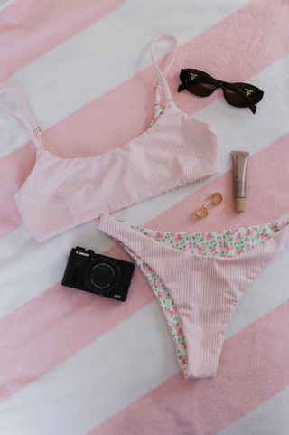 What’s in My Beach Bag (Essentials You’ll Actually Use)